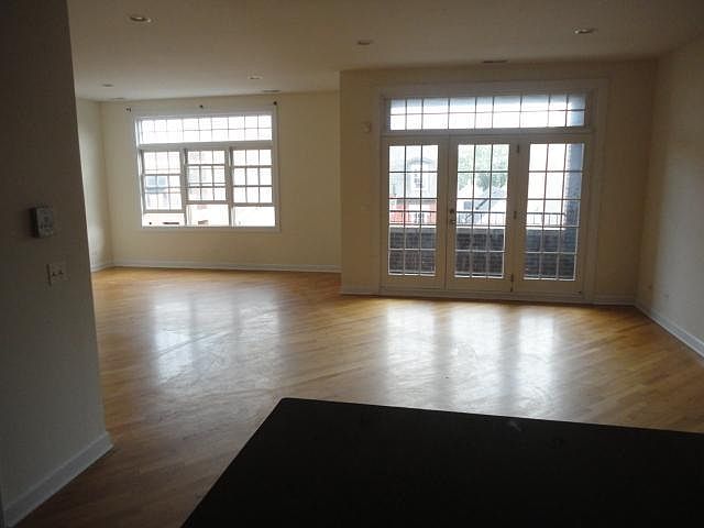 1st image of 1438 W Belmont Ave #4B