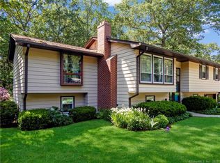 17 West Dr, Gales Ferry, CT 06335