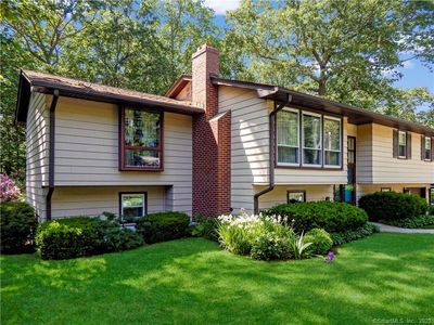 17 West Drive, Gales Ferry, CT, 06335