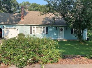 19 Grandview Ct, Norwich, CT 06360