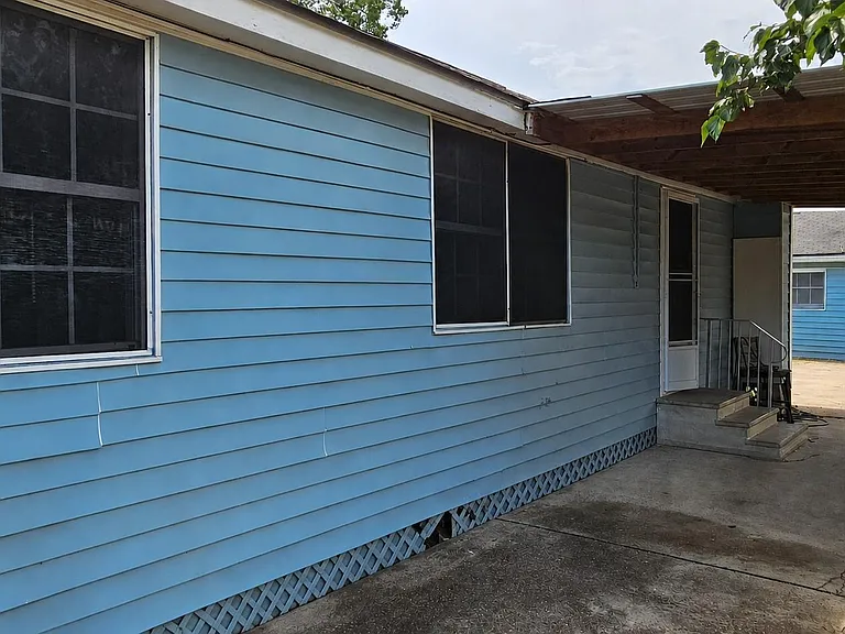 2415 Perry St — Photo 17