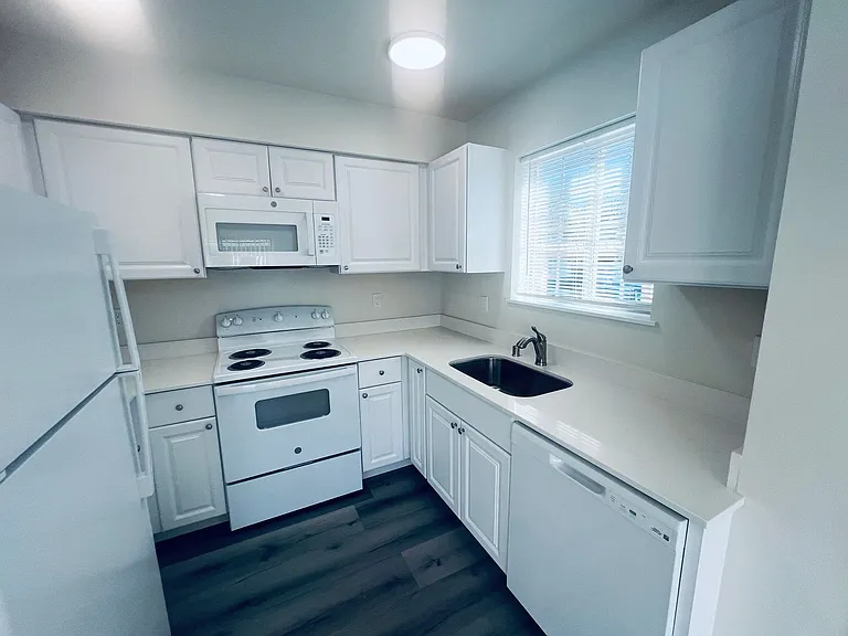 4 unit Cleveland LLC - 1913 — Photo 10