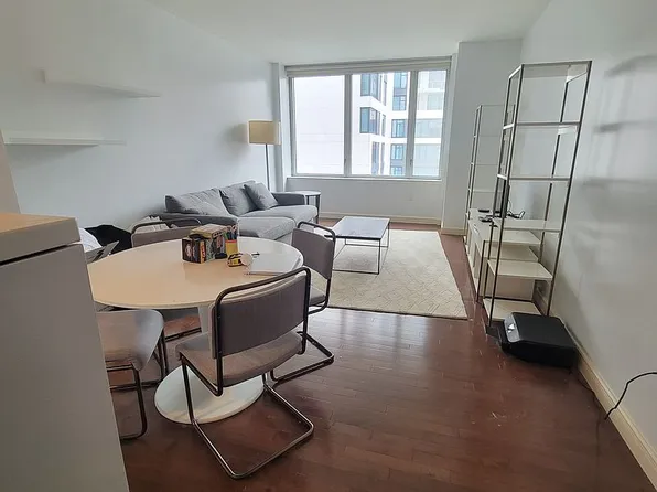 225 E 34th St APT 8C, New York, NY 10016