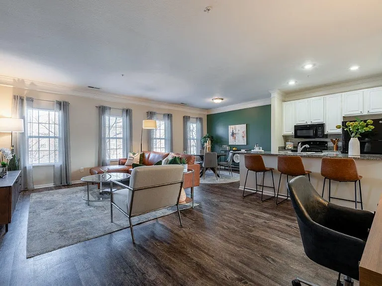 Easton Commons Apartments and Townhomes — Photo 10