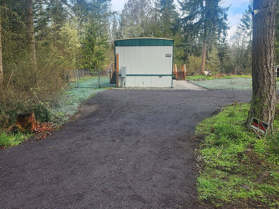 View to North. Driveway and Parking.