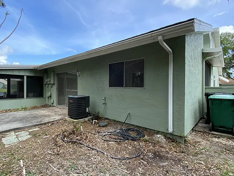 1366 SE Rivergreen Cir — Photo 4