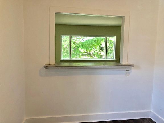 5th image of 637 W 10th St APT 2