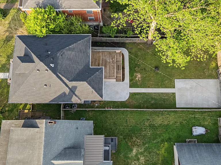 610 Russell St — Photo 3
