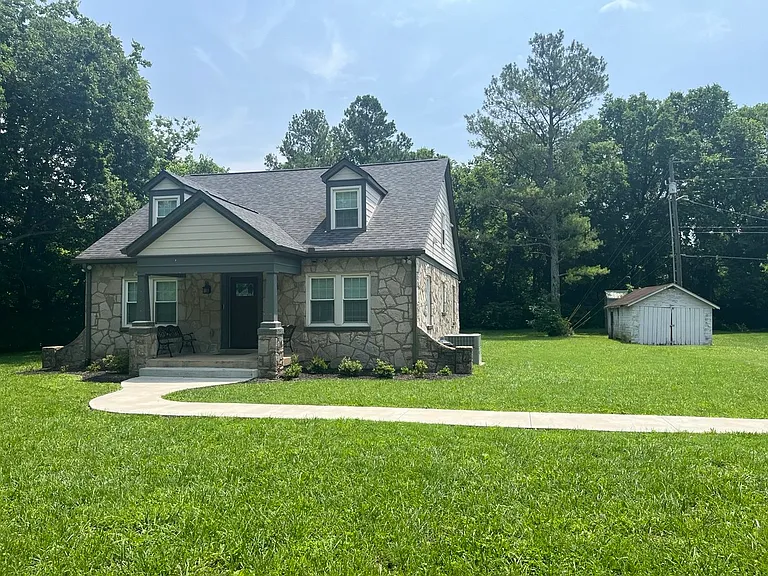 1537 Thompsons Station Rd W — Photo 1