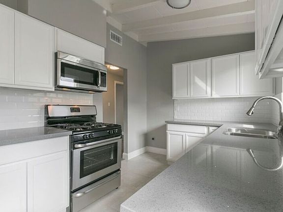 4th image of 3609 Centinella Dr