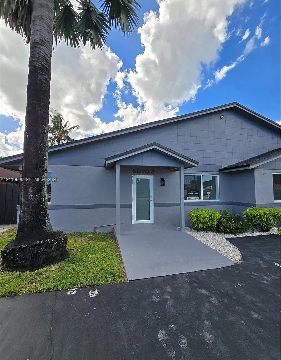 Tropical Homes — Photo 1