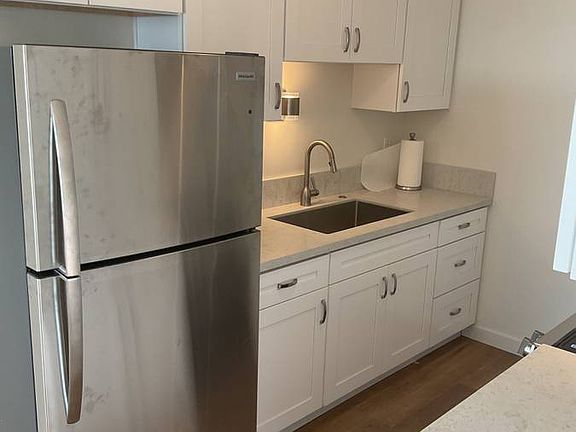 3rd image of 1581 Guy St #1