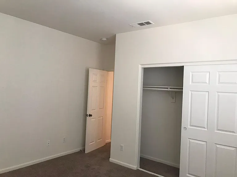 612 W Pillsbury St #102 — Photo 7