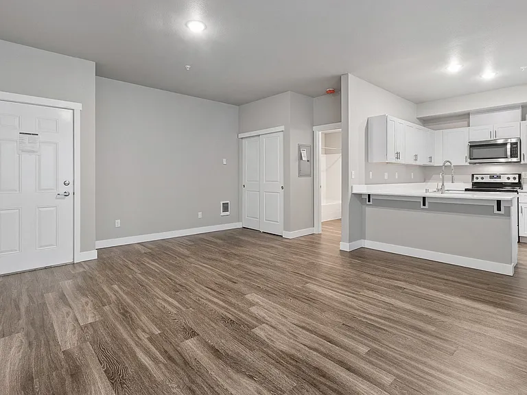 Norpoint Landing Apartments — Photo 35