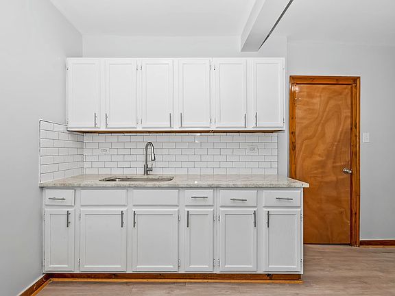 4th image of 5402-04 S Christiana Ave #1