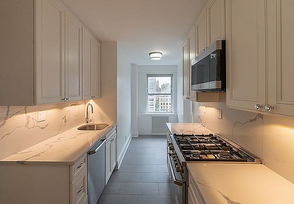 4th image of 920 Park Ave #5C