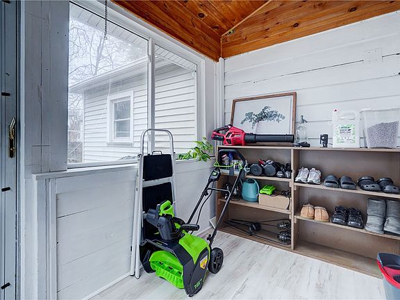 2nd image of 25 Lockwood St