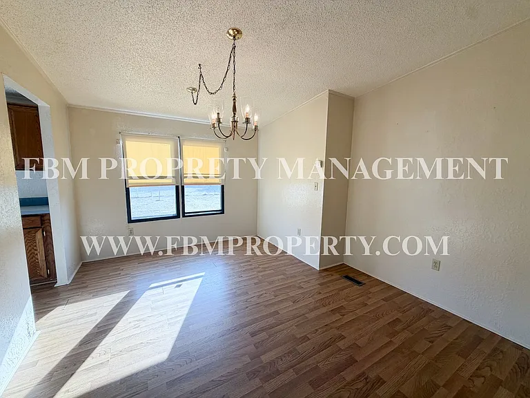633 Mosley Rd — Photo 8