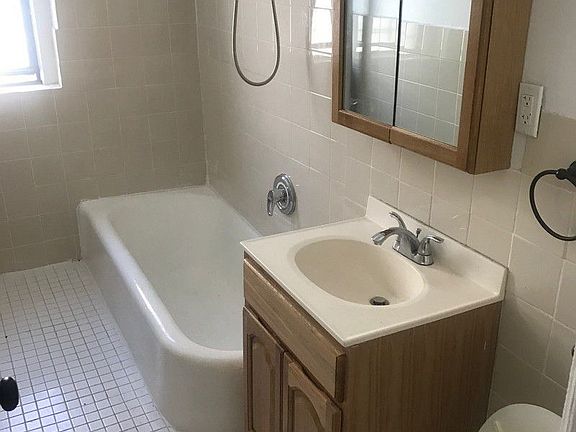 3rd image of 165 Sherman Ave APT 5N