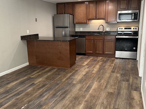 2nd image of 253 Waterbury Ct