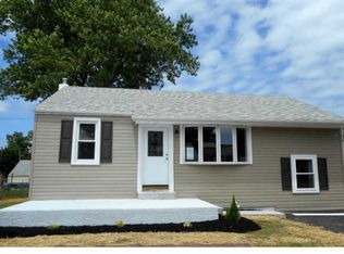 18 Patrician St, Levittown, PA 19057