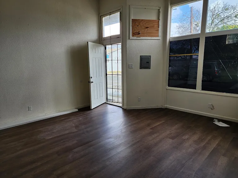 402 Berrellesa St — Photo 4