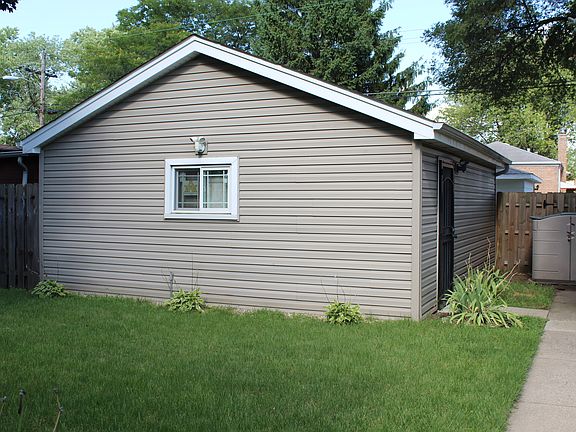 4th image of 14305 Woodlawn Ave