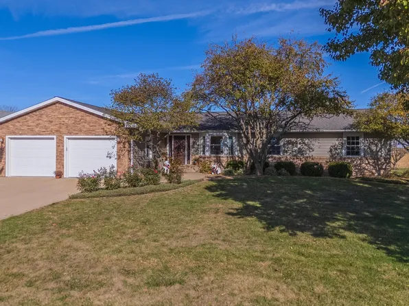 804 Havens Dr, Hudson, IL 61748