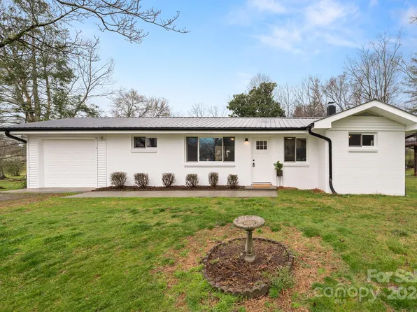 5 Pisgah View Dr, Etowah, NC 28729