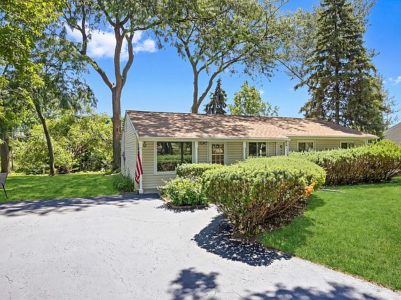 2nd image of 105 Rocklyn Ct