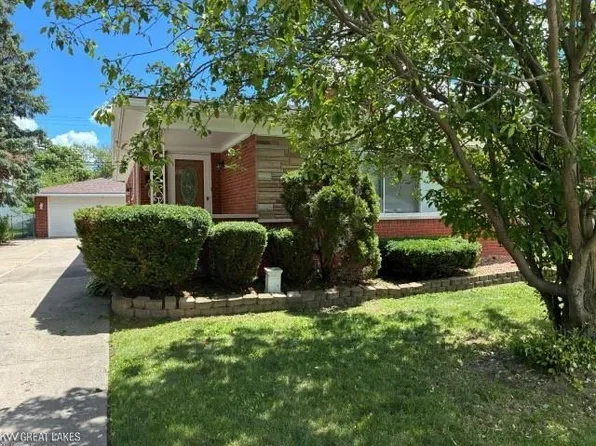22314 Elmwood Ave, Eastpointe, MI 48021