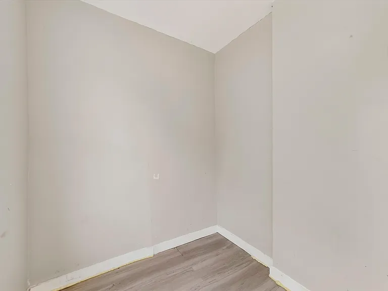 68 Catharine St — Photo 16