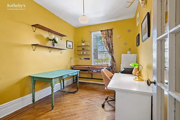 Sold by Sotheby's International Realty | media 11