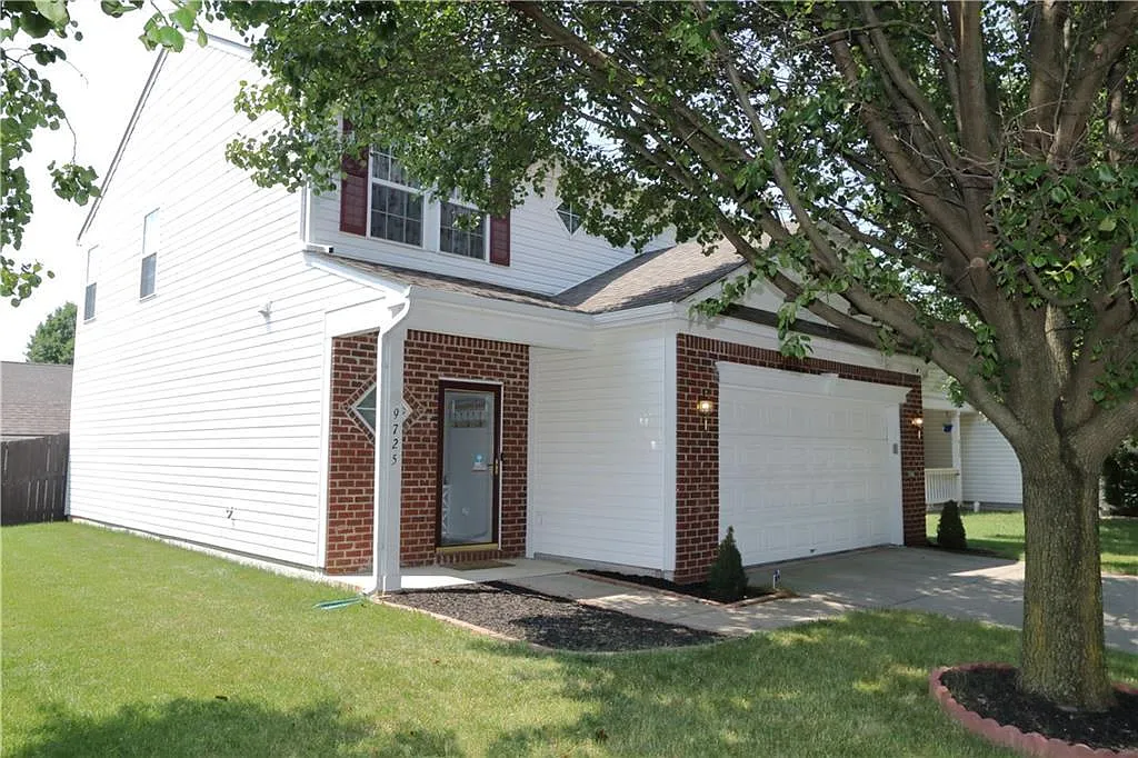 9725 Thomas Ln photo 1