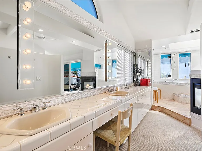 1050 Skyline Dr — Photo 14