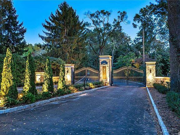 3rd image of 166 Hegemans Ln