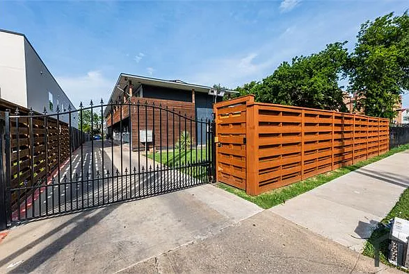 1417 Bennett Ave #B