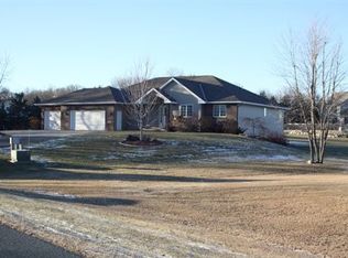 19490 Skyview Cir, Hutchinson, MN 55350