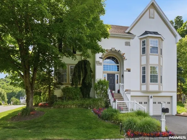 1 Rock Ledge, Oakland, NJ 07436