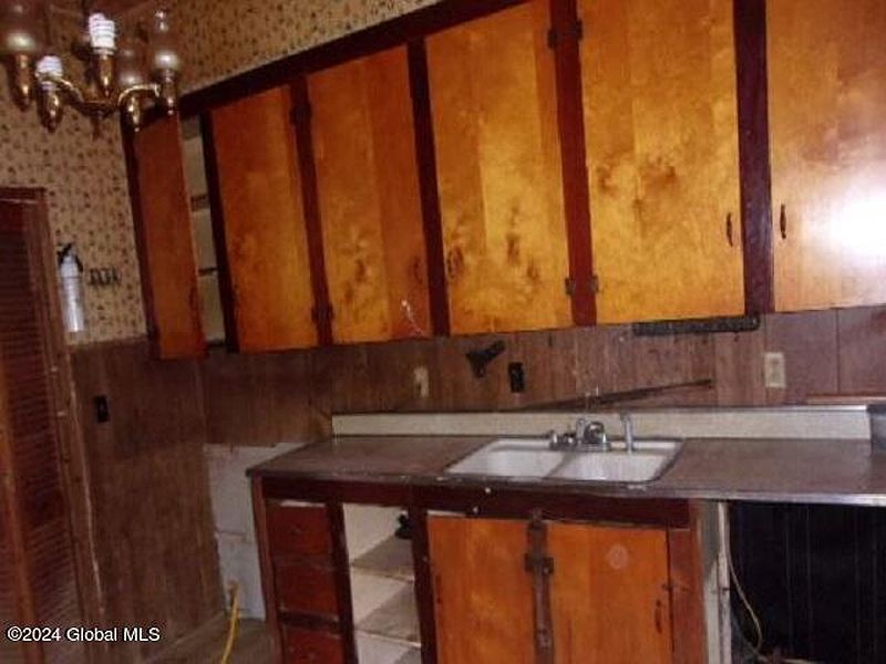 5th image of 66 McElwain Avenue