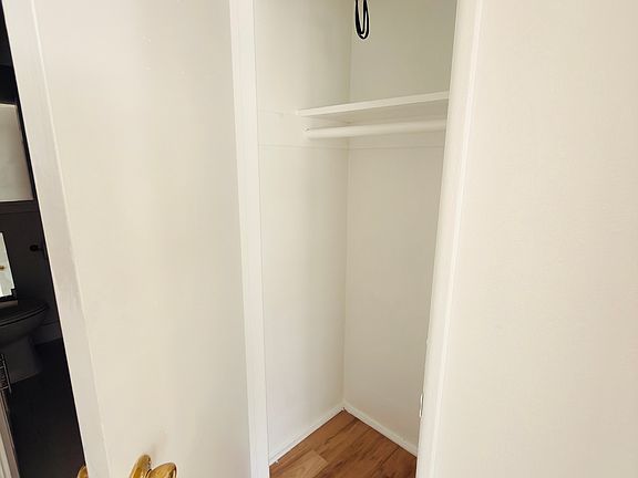 4th image of 418 S Broadway