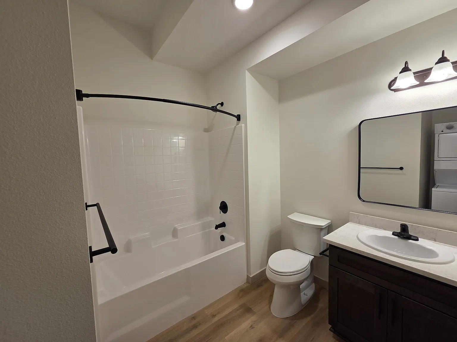 Hill's Town Apartments — Photo 4