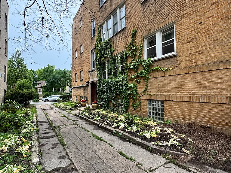 2050 W Farwell Ave #G — Photo 2