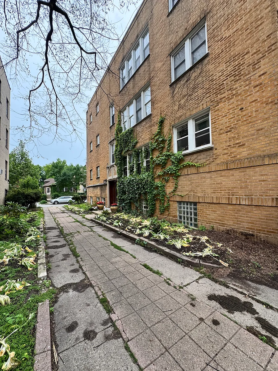 Building Photo - 2050 W Farwell Ave #G