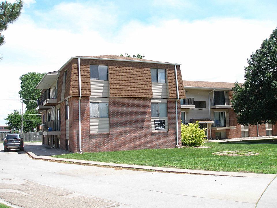 1st image of 71-78 Villa Dr