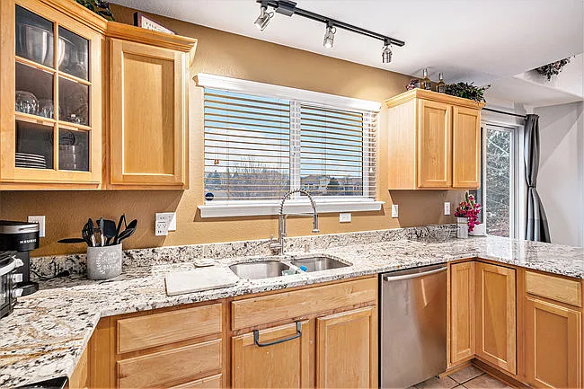 beautiful light bright kitchen