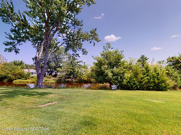 3rd image of 170 Harrington Drive N