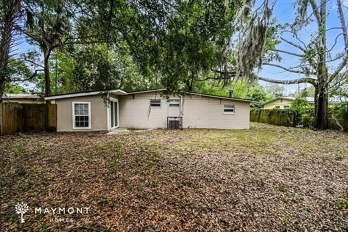 260 Lee Dr — Photo 2