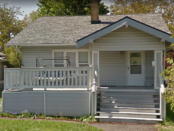 EXT - front porch/deck