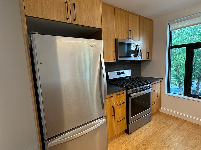 87 Gardner St — Photo 2